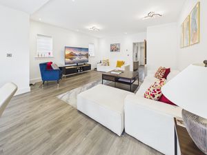 LIVING ROOM- click for photo gallery